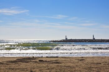 mer ; plage; sable ; plage de sable fin ; Carnon ; Carnon-Plage ; Sud de la France ; Montpellier ; maritime; l'eau ; surfer ; pulverisation ; vagues ; plage; ocean ; phare ; phares; tourisme; vacances ; ete; ciel ; bleu ; ciel bleu ; ete ; Vacances a la plage ; detente ; loisirs ; reposer ; vacances ; voyager ; voyager ; paysage ; Seascape ; Littoral ; Meeresrauschen ; la nature; la lumiere ; nager ; nager ; Vacances d'ete ; loisirs ; France ; Herault ; Languedoc- Roussillon ; Languedoc ;
